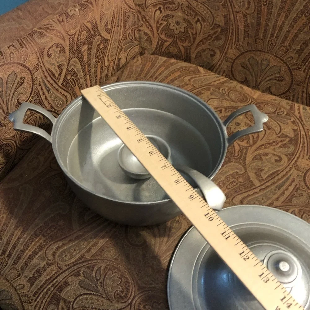 Wilton vintage Covered pewter Casserole with Handles 2.5 quart